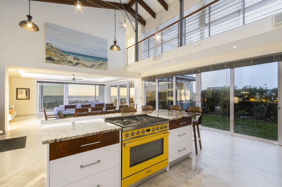 To Let 4 Bedroom Property for Rent in Harbour Island Western Cape